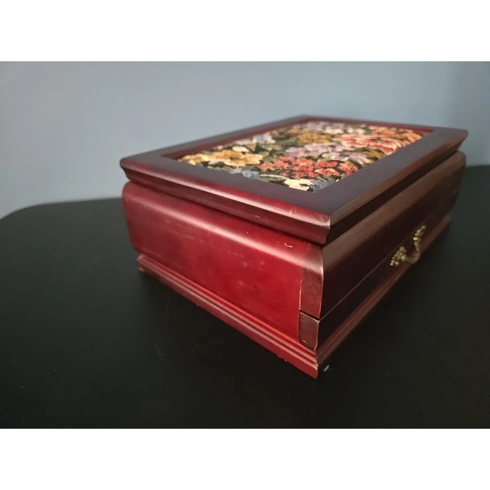 Vintage Floral‎ Tapestry Top Wood Hinged Jewelry Box Pink Velvet Lining READ